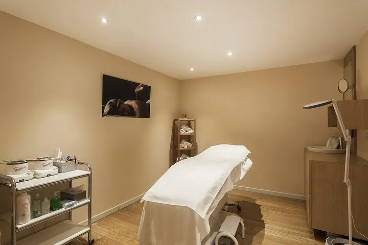 Treatment room and equipment